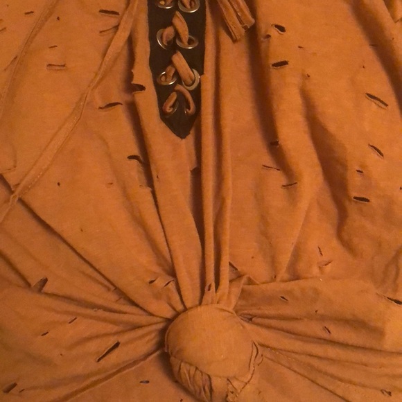 Distressed top - Picture 3 of 3